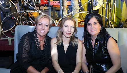  Karina Ramos, Celina Conde y Cynthia Sánchez.