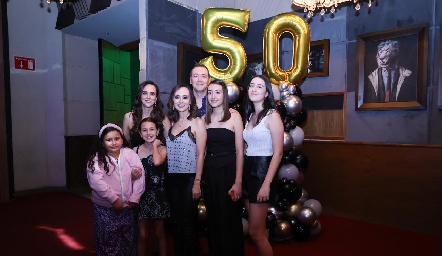  Gloria Mojarro, Tere Mojarro, Jorge Ledezma, Andrea Ledezma, Jimena Ledezma, Cristina Stevens y Sofía Ledezma.