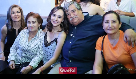  Margarita Sarquis, Elva Torres, Tere Mojarro, Víctor Torres y Adriana Rosales.
