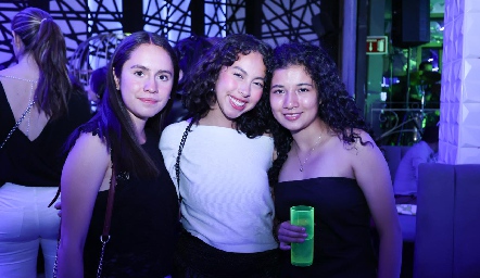  Ivanna Tello, Sol Martínez y Ana López.