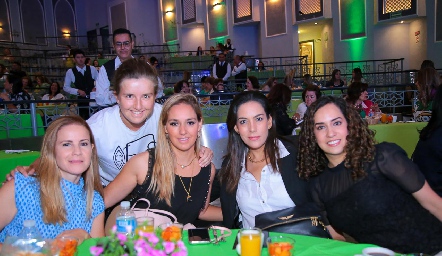  Sofía, María, María José y Paola Torres.