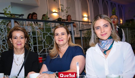  Martha Espinoza, Marisojo Espinoza y Michel Guerra.