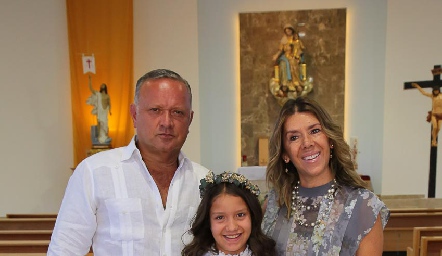  Arturo Medina y Mary Buendía con su ahijada  Elena Villegas.