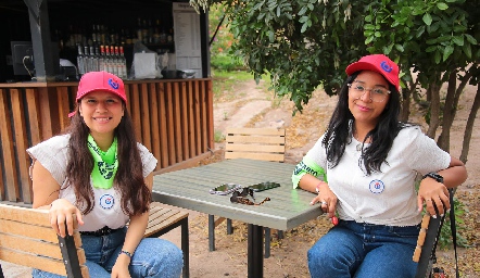  Damaris Abigail Muñoz y Janet Chávez Cisneros.
