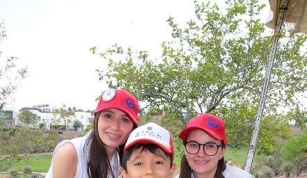  María José Requena, Jesús Hernández y Fernanda Herrera.