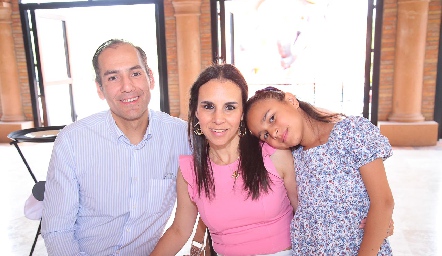  Luis Gerardo, Mariana y Arantza.