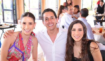  Valeria Zúñiga, Andrés Chávez y María Andrea Zuñiga.