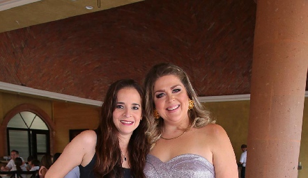  Cristina Castañares y Karla Vilet.