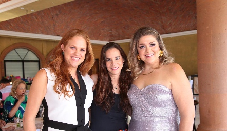  Elisa Vilet, Cristina Castañares y Karla Vilet.