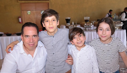  Luis Salman, Luis Fer Salman, Patricio y Renata Salman.
