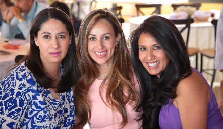  Paulina Andrade, Alejandra Ortega y Carla Salinas.