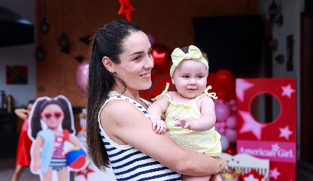  Ximena Castillo con su hija Jimena.