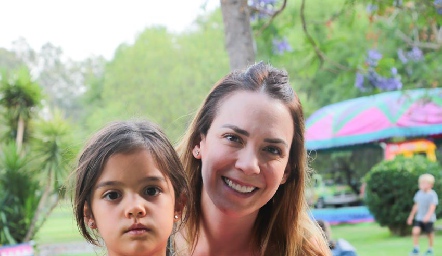  Paty García con sus hijas María Julia y Andrea Stavrópulos.