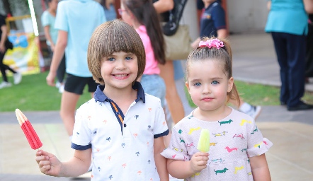  Romeo y Antonela.