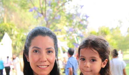  Gaby Carrillo y Vale Puga.