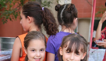  Begoña Chávez y Estefanía.