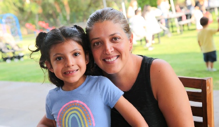  Alejandra Zapata y Mariana Herrera.