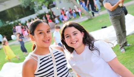  Valentina Gómez y Lourdes Cepeda.