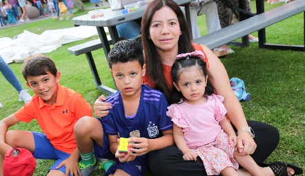  Juan Carlos, Ernesto Castillo, Diana Ruiz y Valentina Castillo.