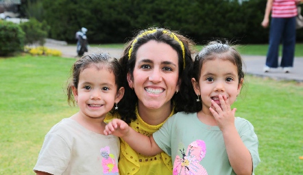  Camila Puga, María José Martínez y Maite Puga.