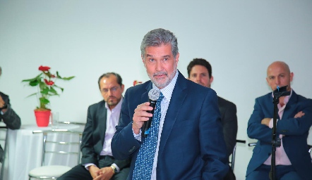  Dr. José Luis Leiva.