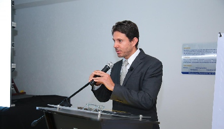  Dr. Ricardo Allende.