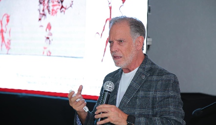  Dr. Xavier Escudero.
