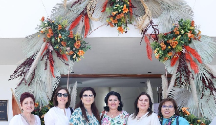  Adela Martínez, Rebeca, Rosi Vázquez, Diana Reyes, Silvia Esparza y Carmelita Vázquez.