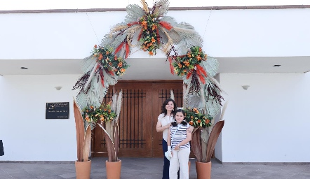  Lizbeth Lara y Olivia Castanedo.
