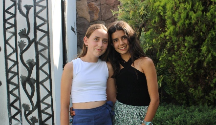  Paula Torres  y Carlota Lebrija.