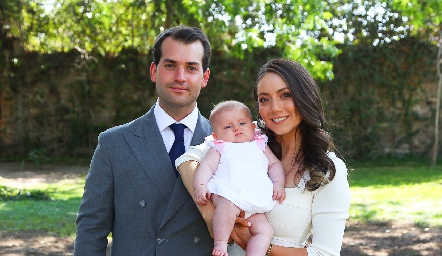  Pablo Zendejas y Nayelli Maya con su hija Paula.