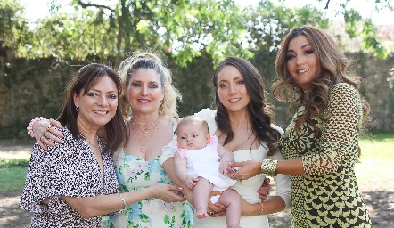  Alejandra Zulaica, Silvia Foyo, Paula Zendejas, Nayelli Maya y Silvana Zendejas.