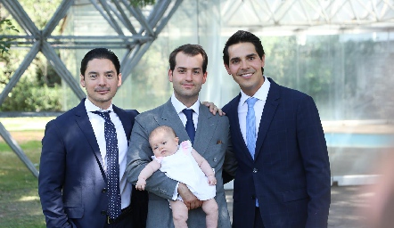  Miguel Torres, Pablo Zendejas y Mauricio Tobías con Paula.