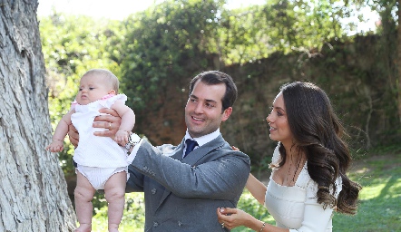  Pablo Zendejas y Nayelli Maya con su hija Paula.