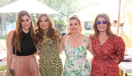  Andrea Fernández, Silvana Zendejas, Silvia y Pupi Foyo.