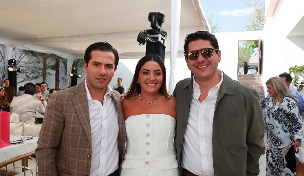  Mauricio Torres, Regina y Raúl Nieto.