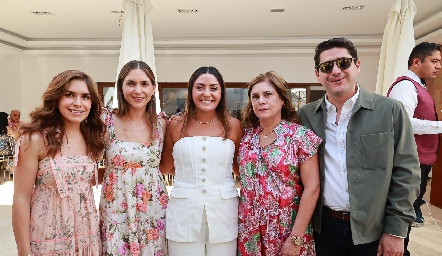  Andrea, Elsa, Regina y Raúl.