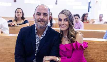  Hugo Humara y Carla Huber, papás de Isabella.