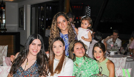  Marimar, Montse, Thalía, Ale, Ale Rangel y Sofía.