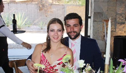  Paola Escobedo y Adrián Elizaga.