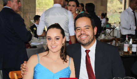  Alejandra Martínez y Ernesto Cervantes .