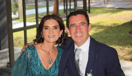  Manuel Espinosa y Elvira Sánchez, papás del novio.