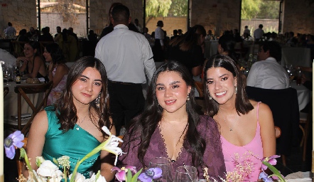  Natalia Téllez, Emilia Elías y Cinthia González.