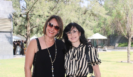  Adriana Valle y Alma Rosa Bravo.