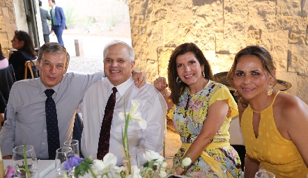  Gerardo Díaz, Héctor Dávila, Ana Lucía Díaz y Toyita Villalobos.