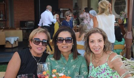  Karina Ramos, Lorena Torres y Cecilia Limón.