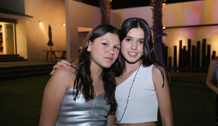  Mari Tere Ávalos y Antonella Corona.