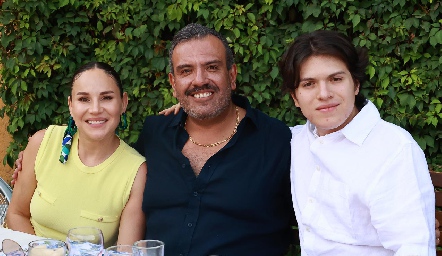  Carolina Campos, Víctor Sánchez y Víctor Sánchez Hijo.