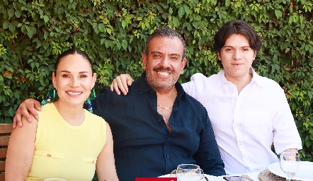  Carolina Campos, Víctor Sánchez y Víctor Sánchez.