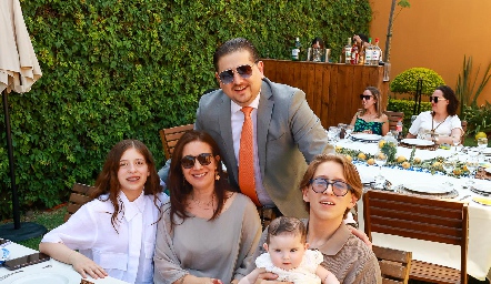  Ricardo Lárraga, Ana Victoria Lárraga, Mónica De Alba, Richín Lárraga y Ana Jacinta.